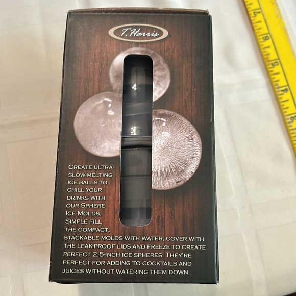 T.Harris set of 2 ice molds - Picture 2 of 3